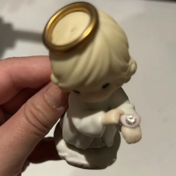 April Precious Moments Angel with original box - Picture 2 of 7